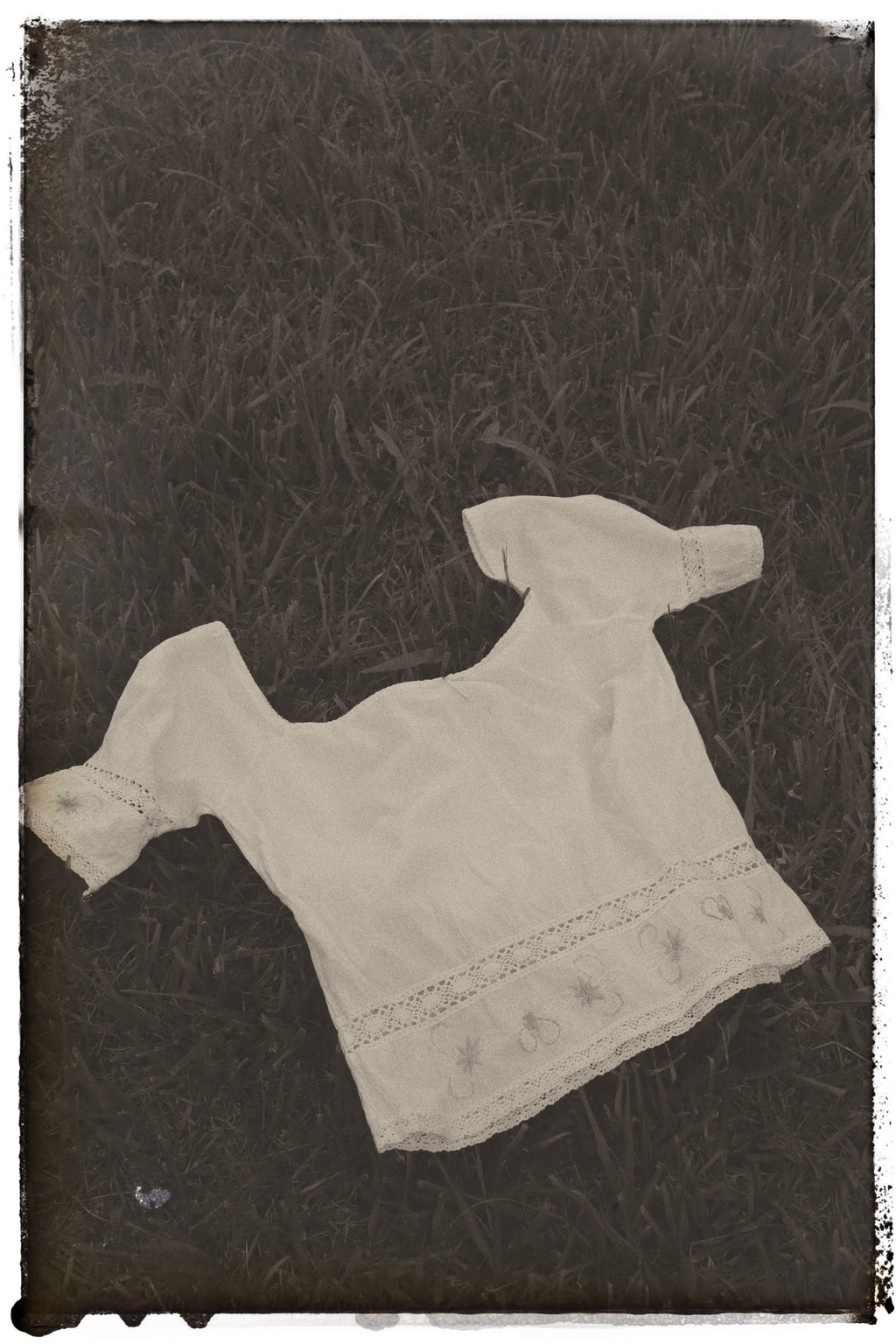 blusa branca com bordados
