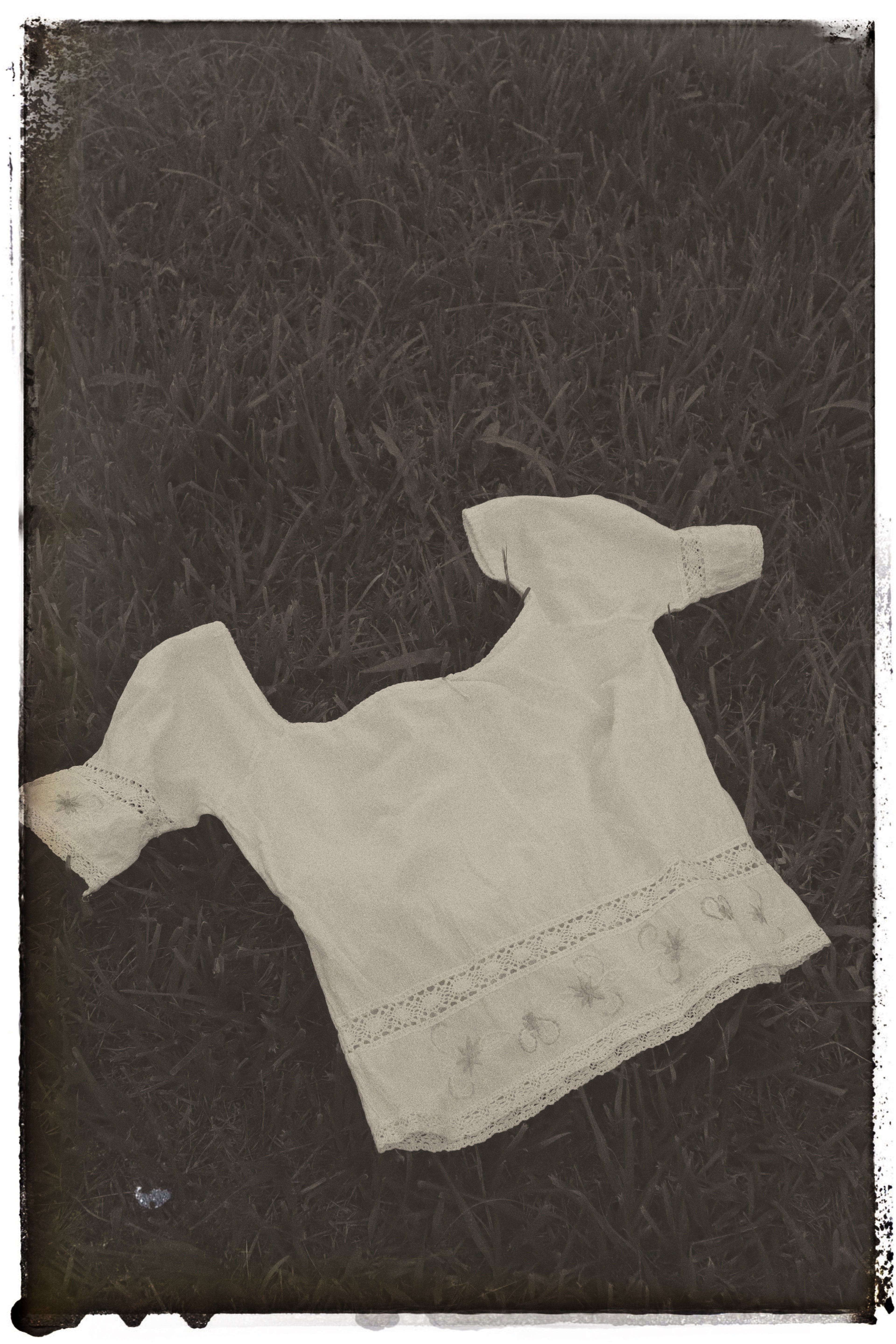 blusa branca com bordados